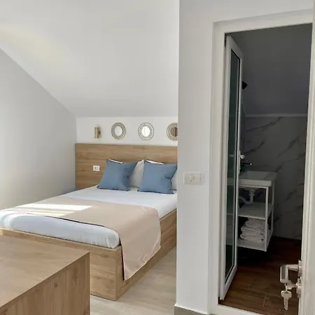 Camere De Inchiriat Sibel 3* كوستِنيست