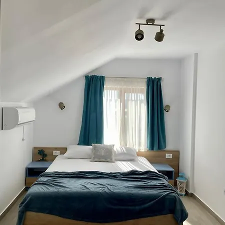 Camere De Inchiriat Sibel 3* كوستِنيست