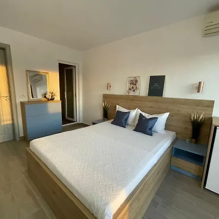 Camere De Inchiriat Sibel 3* كوستِنيست