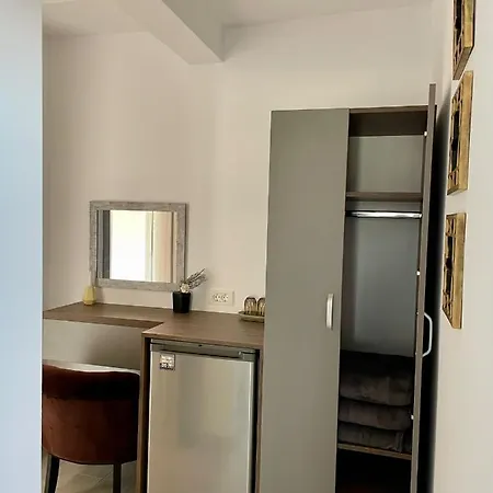 Camere De Inchiriat Sibel 3* كوستِنيست