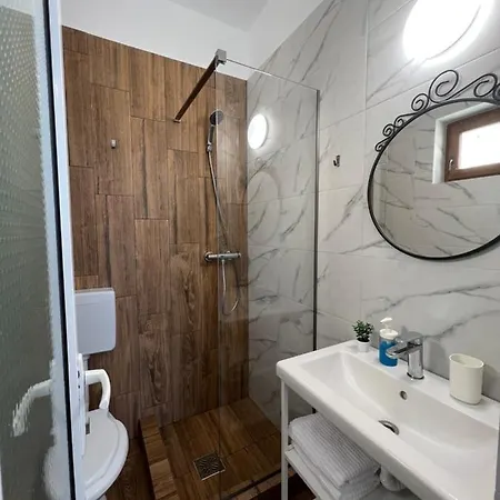 Camere De Inchiriat Sibel بيت ضيافة 3*