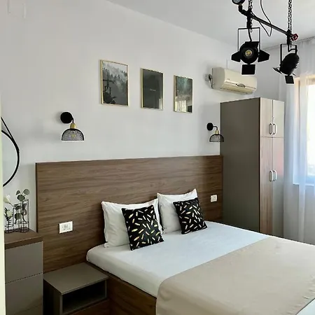 Camere De Inchiriat Sibel 3* كوستِنيست